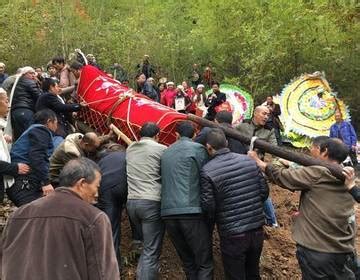 下葬下雨 台男意思